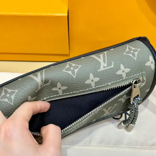 LV Pulse 可穿戴式錢包 - 拼貼設計美學與實用功能完美結合