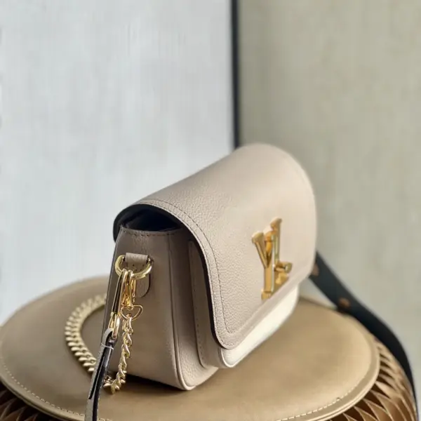 Louis Vuitton Lockme Tender 斜背包 | 粒面小牛皮 | 可拆式雙肩帶設計