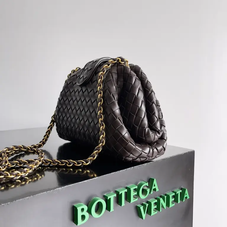 BottegaVenetaIntrecciato編織皮革迷你斜挎手拿包