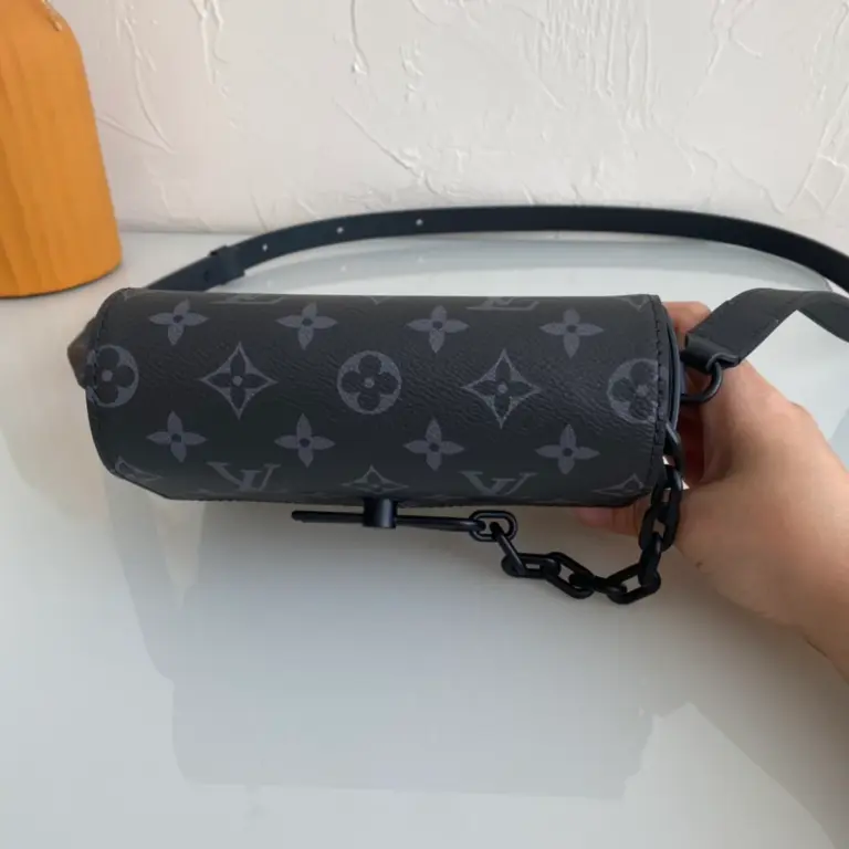Louis Vuitton Steamer隨身錢包 | Monogram Eclipse帆布 鏈帶設計
