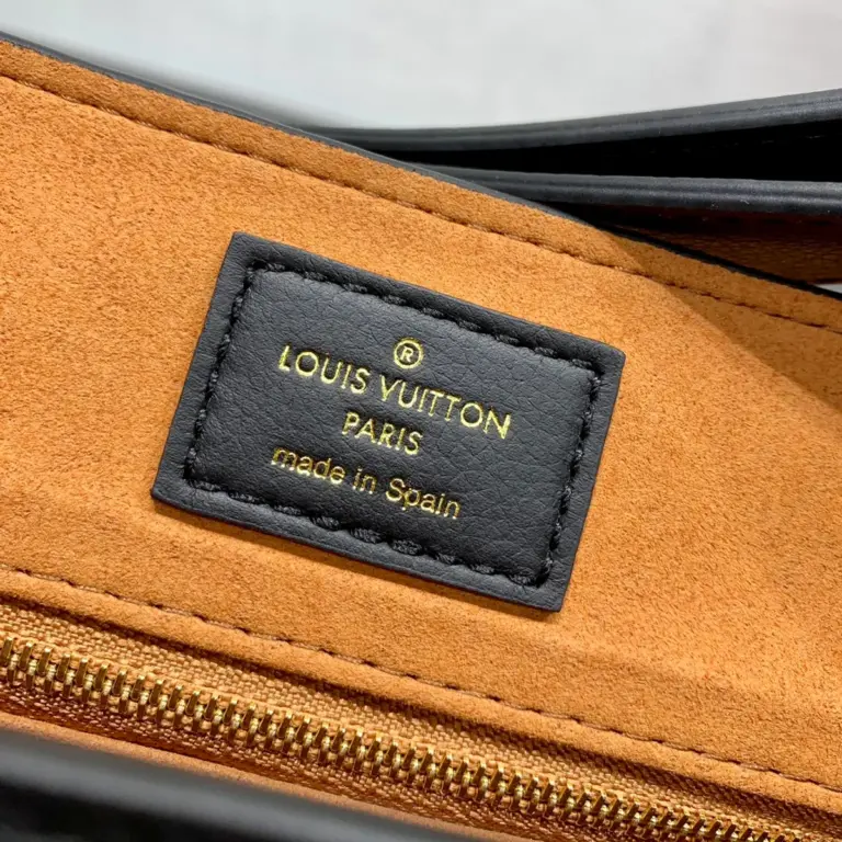 Louis Vuitton Low Key Messenger 復古鎖扣翻蓋信使包