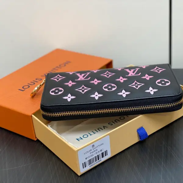 LV Ski系列Monogram壓花小羊皮拉鏈錢包