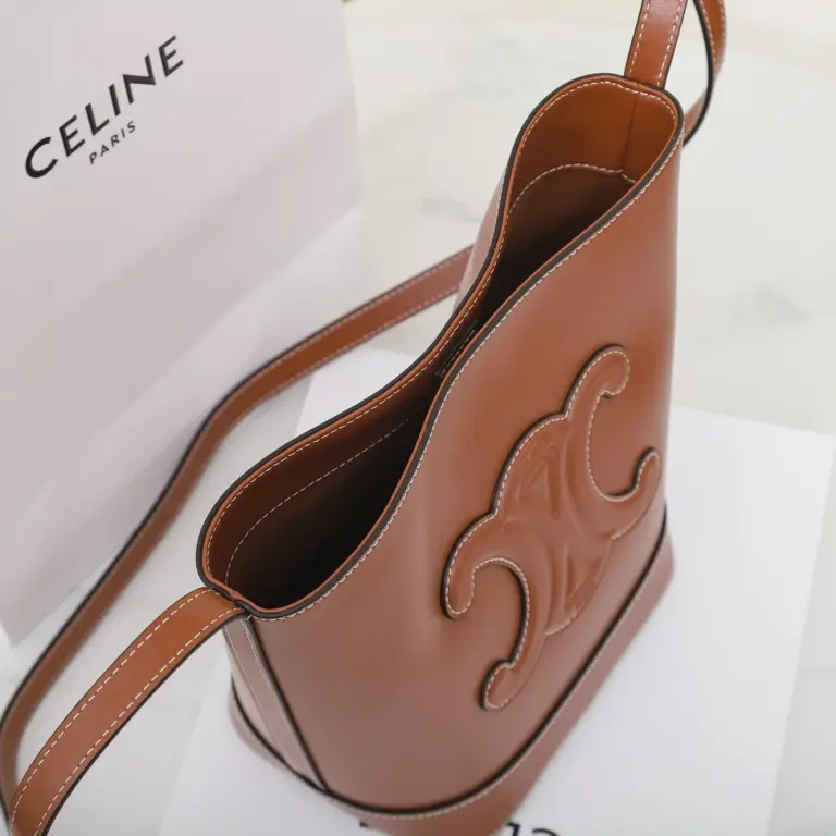 高仿CELINE-賽琳 復古牛皮革斜挎包 - 多功能便攜設計-113783