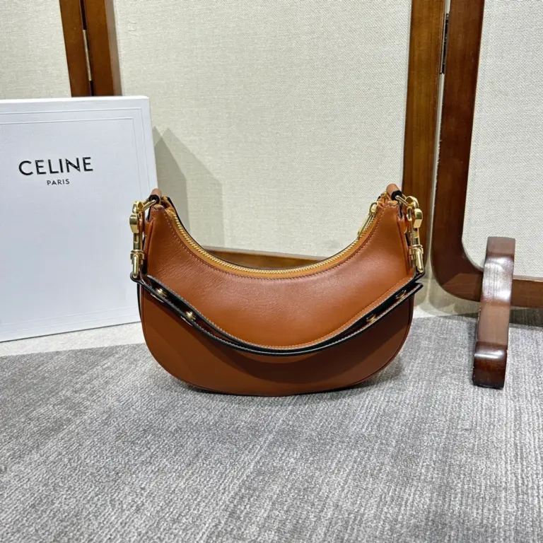 高仿CELINE-賽琳 時尚多功能牛皮革手提斜挎包-196923