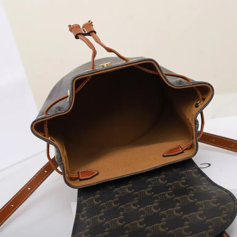 高仿CELINE-賽琳 Saint Laurent TRIOMPHE CANVAS 多功能印花背包-118702
