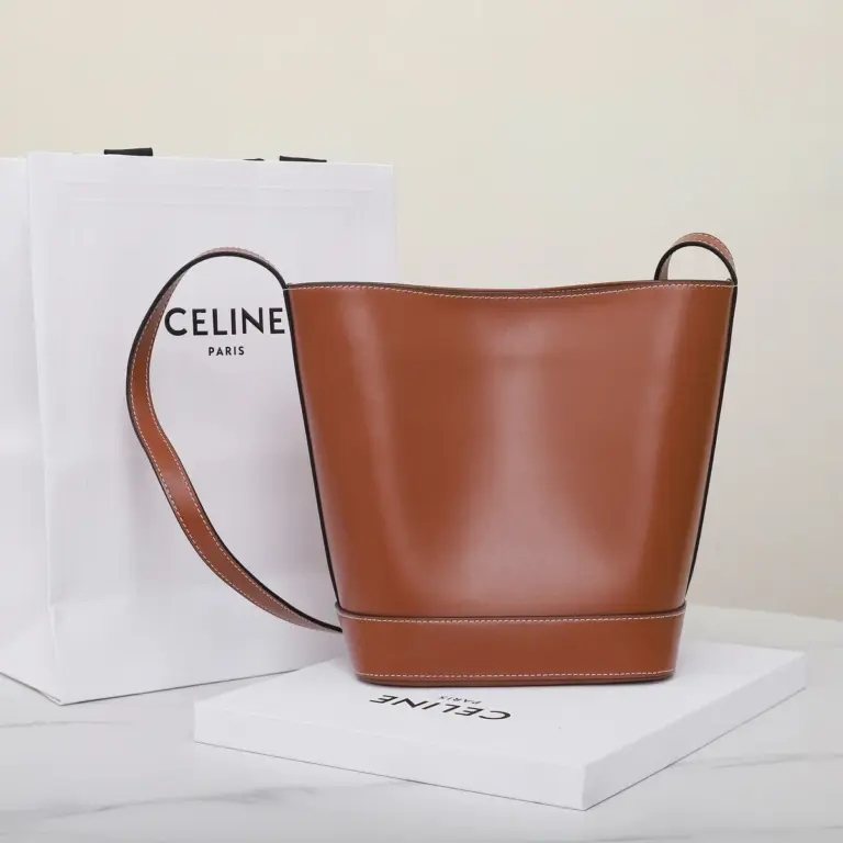 高仿CELINE-賽琳 復古牛皮革斜挎包 - 多功能便攜設計-113783