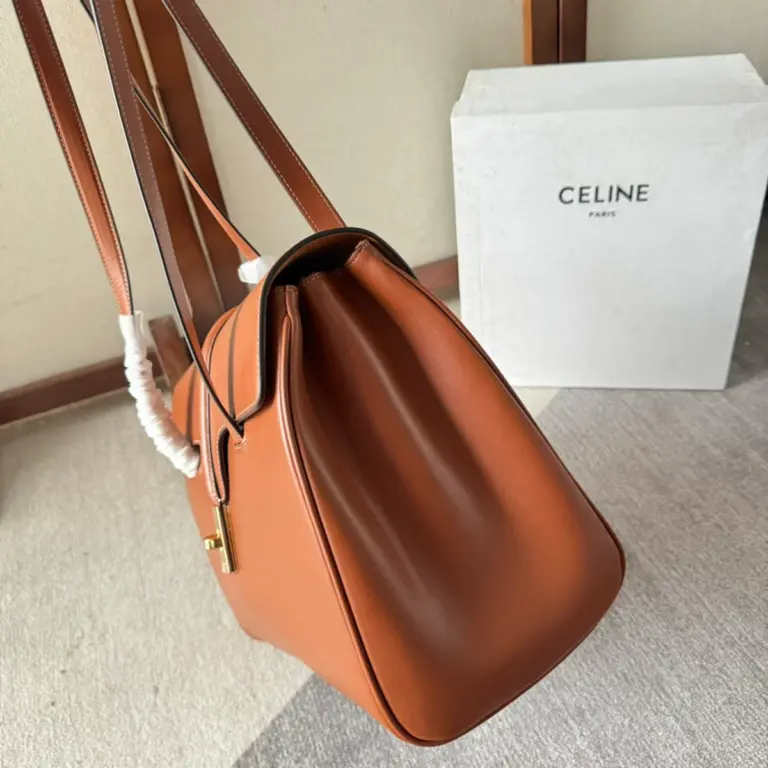 高仿CELINE-賽琳 經典金色鎖扣牛皮革手提包-195543