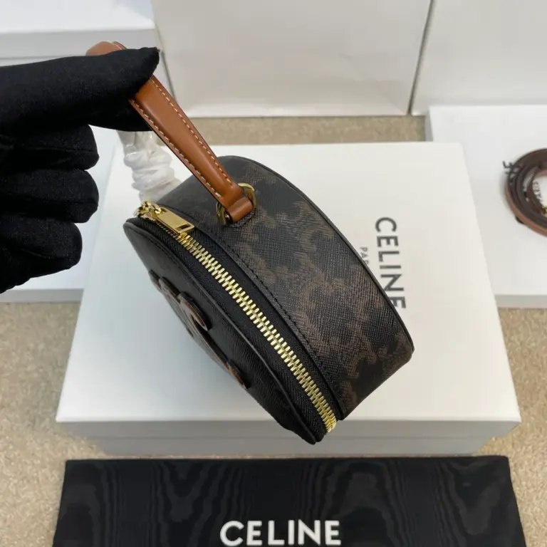 高仿CELINE-賽琳 迷你牛皮革包邊標誌印花手袋 - 多背法時尚配飾-10K642
