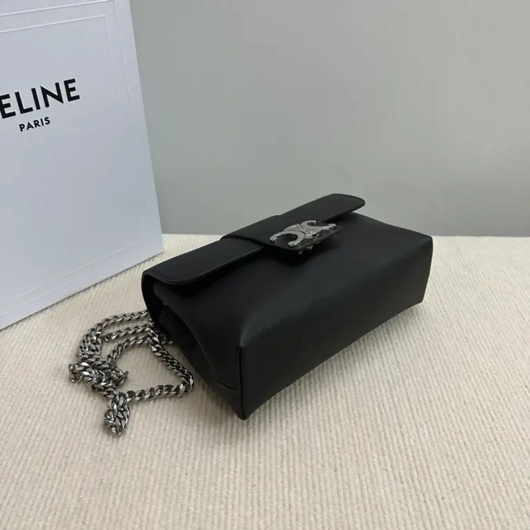 高仿CELINE-賽琳 經典牛皮革TRIOMPHE斜挎包-116593