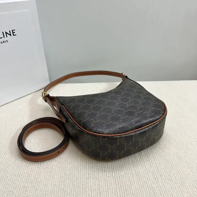 高仿CELINE-賽琳 多功能標誌印花牛皮包邊斜挎肩背包-117252