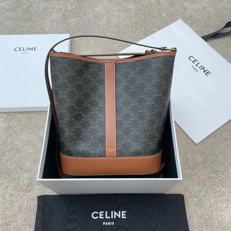 高仿CELINE-賽琳 時尚多功能斜挎包 - 人造革/牛皮革材質-191132