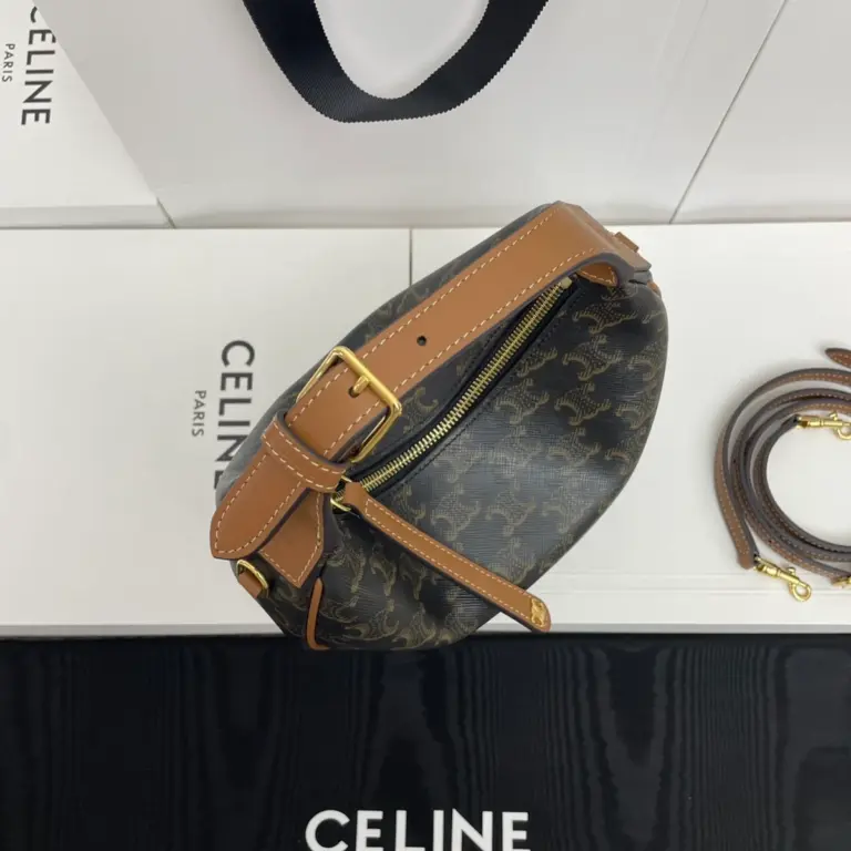 高仿CELINE-賽琳 多功能標誌印花牛皮革包邊斜挎包-120722