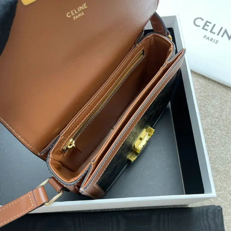 高仿CELINE-賽琳 TRIOMPHE帆布斜挎包 - 經典牛皮飾邊與金色金屬細節-188882