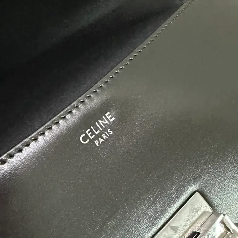 高仿CELINE-賽琳 TRIOMPHE 銀色飾面牛皮革肩背包-115533