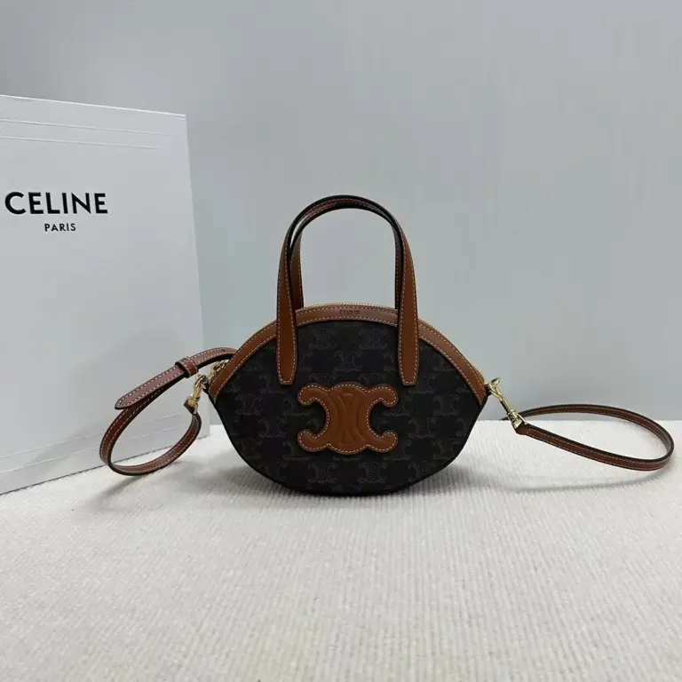 高仿CELINE-賽琳 標誌印花牛皮革包邊多功能手提斜挎包-122262