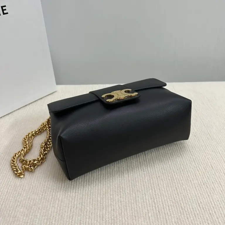 高仿CELINE-賽琳 經典TRIOMPHE牛皮革斜挎包 - 金色飾面多功能收納-115853