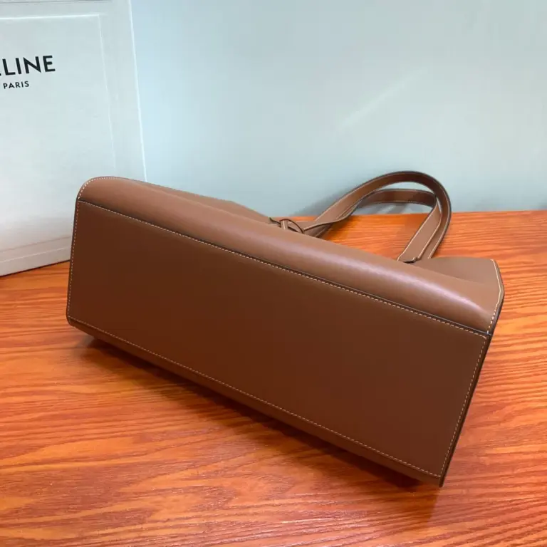 高仿CELINE-賽琳 經典牛皮革肩背包 - 優雅設計與實用功能結合-112583