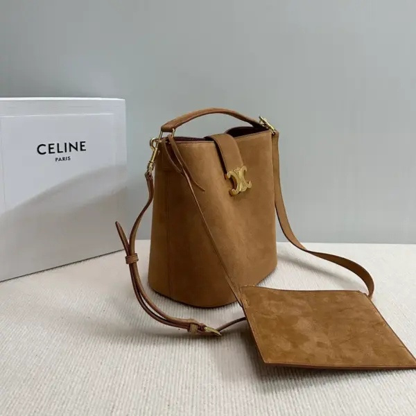 高仿CELINE-賽琳 經典TRIOMPHE磁扣牛皮絨面革多功能手提包-116613