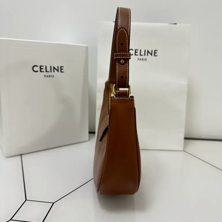 高仿CELINE-賽琳 金色牛皮革TRIOMPHE磁扣手提肩背包-114493