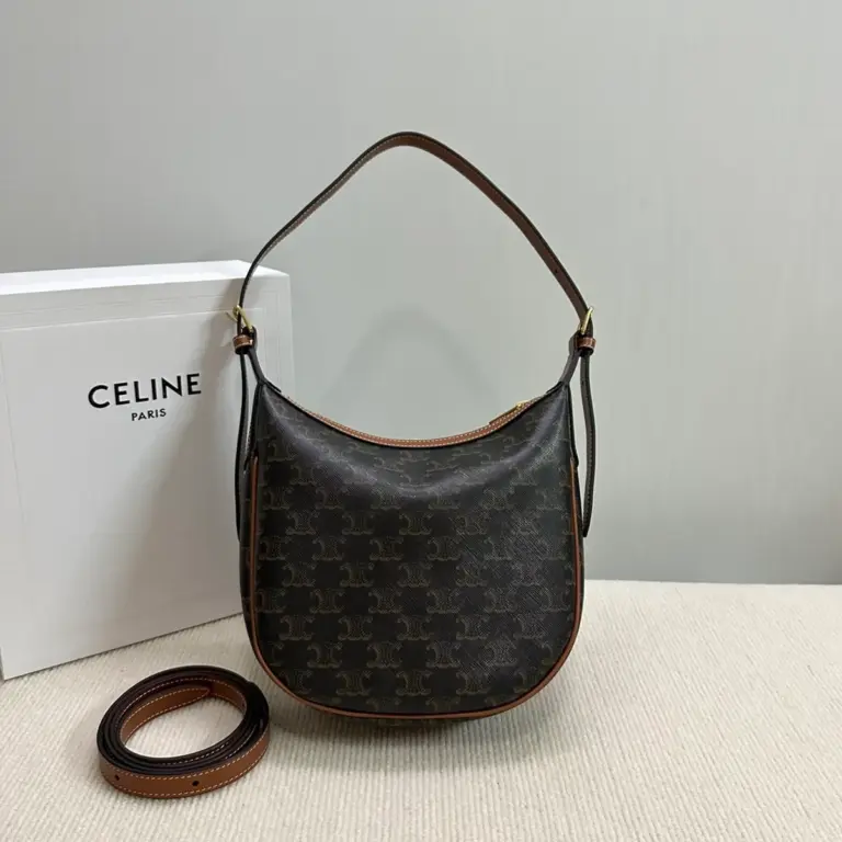 高仿CELINE-賽琳 多功能標誌印花牛皮包邊斜挎肩背包-117252