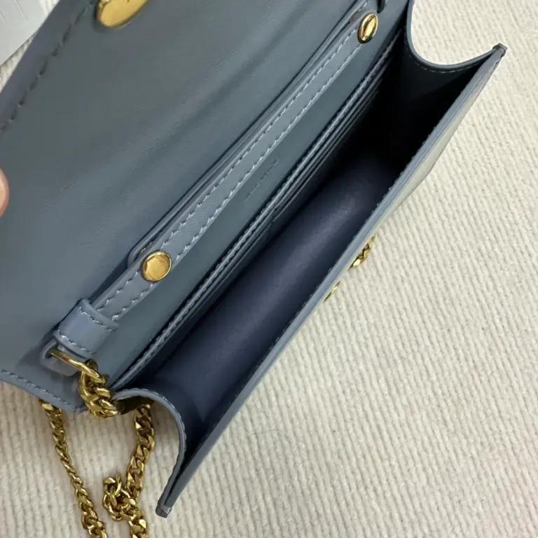 高仿CELINE-賽琳 迷你牛皮TRIOMPHE金屬扣手袋 - 多背法時尚斜挎包-10L033