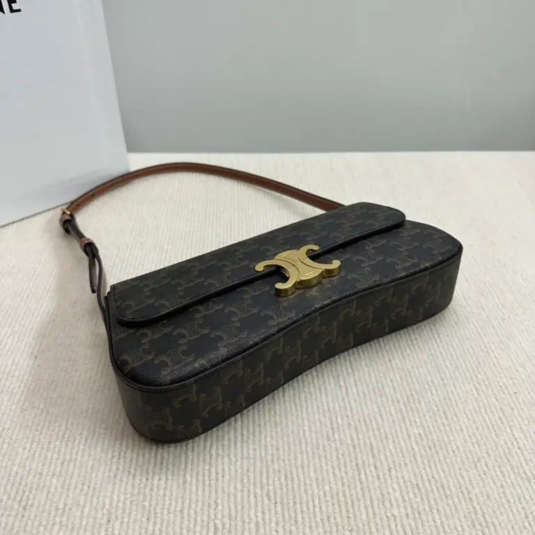 高仿CELINE-賽琳 TRIOMPHE金屬鎖扣羊皮革肩背包-115532