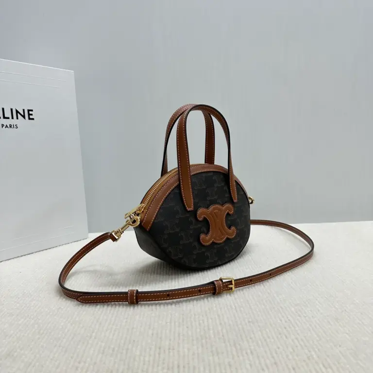 高仿CELINE-賽琳 標誌印花牛皮革包邊多功能手提斜挎包-122262
