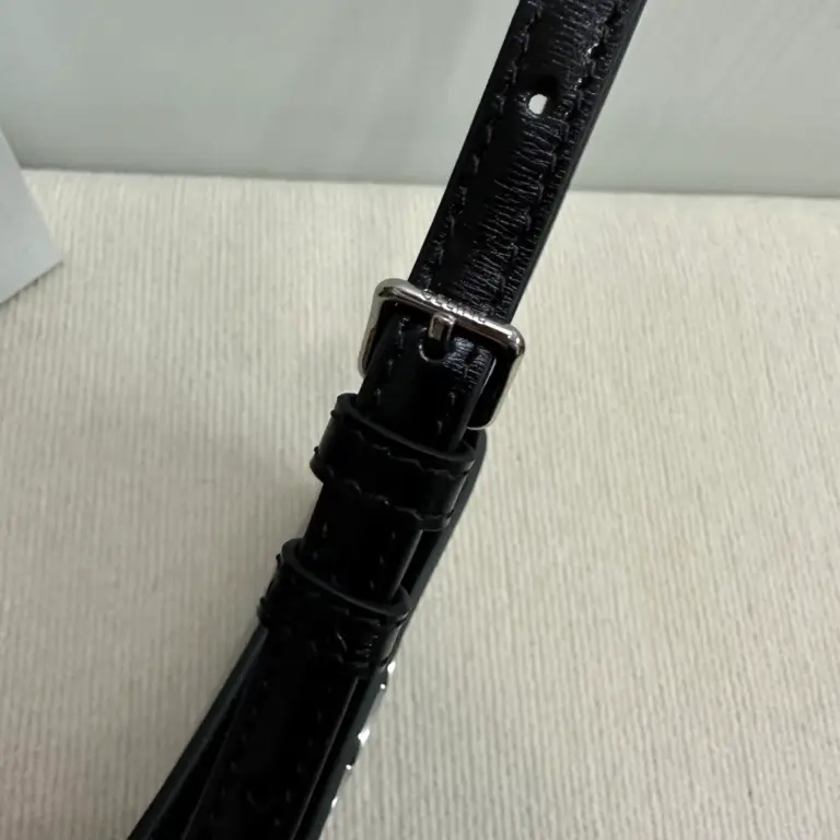 高仿CELINE-賽琳 銀色飾面牛皮革斜挎包-115703