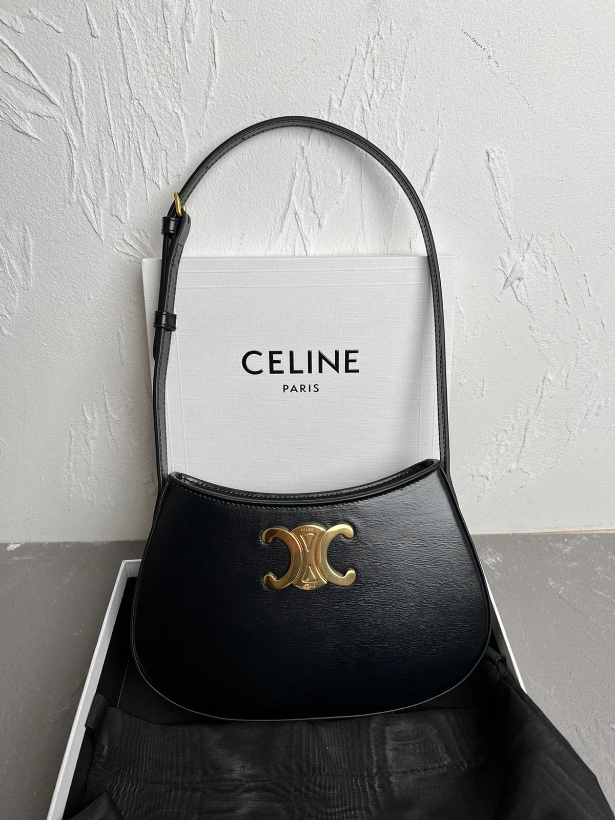 高仿CELINE-賽琳 時尚金色飾面牛皮革肩背包-115703 2 高仿CELINE-賽琳 時尚金色飾面牛皮革肩背包-115703