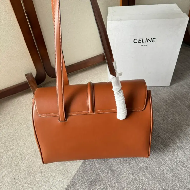 高仿CELINE-賽琳 經典金色鎖扣牛皮革手提包-195543