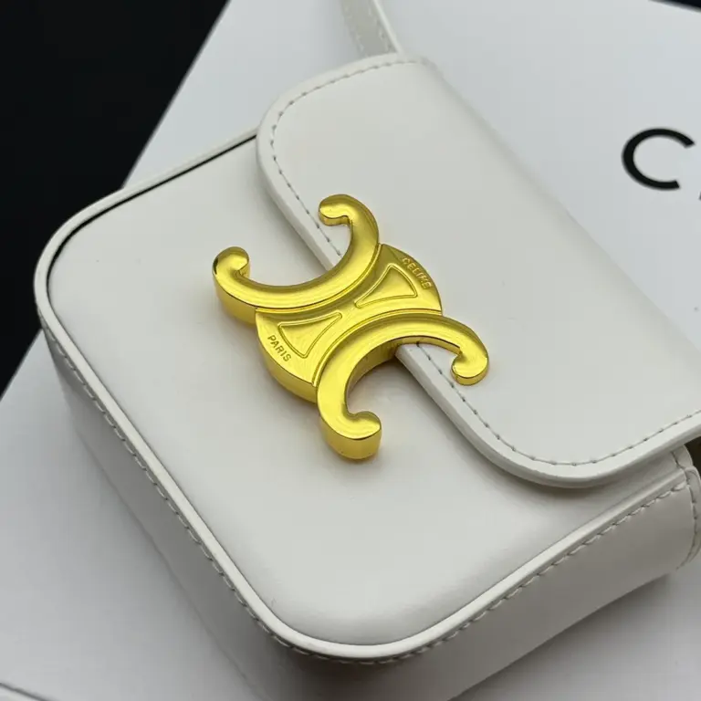 高仿CELINE-賽琳 經典牛皮迷你手袋 - TRIOMPHE按扣設計 多背法時尚配飾-10I513