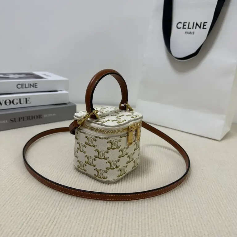 高仿CELINE-賽琳 迷你TRIOMPHE CANVAS印花手袋 - 時尚便攜多功能小包-10J762