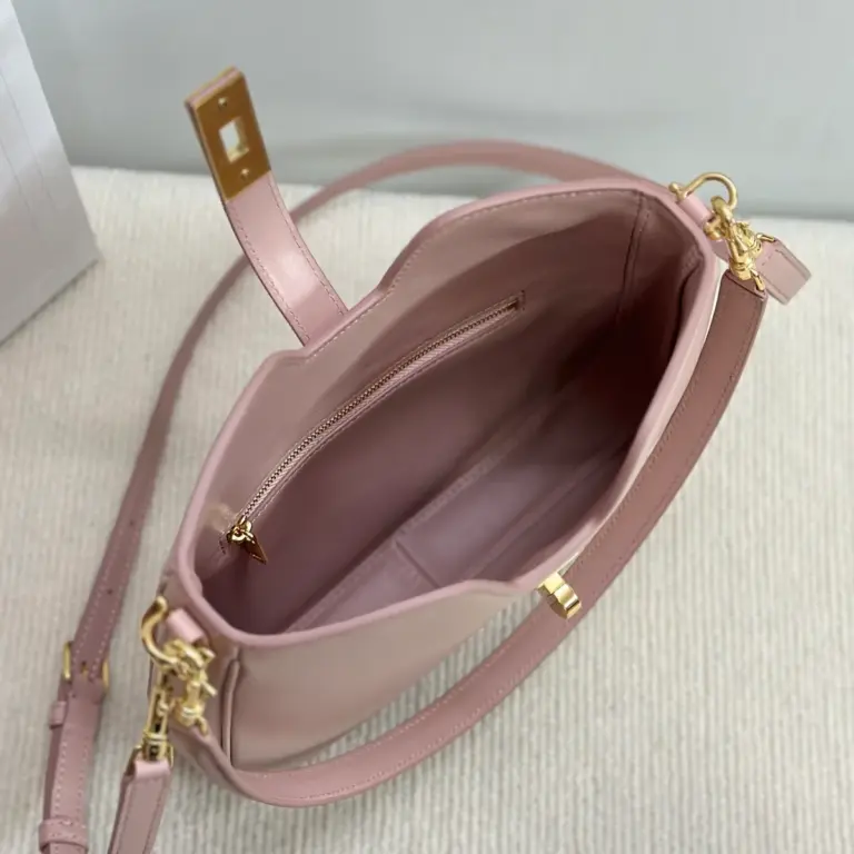 高仿CELINE-賽琳 經典牛皮旋轉鎖扣多功能手提斜挎包-120693 19 高仿CELINE-賽琳 經典牛皮旋轉鎖扣多功能手提斜挎包-120693