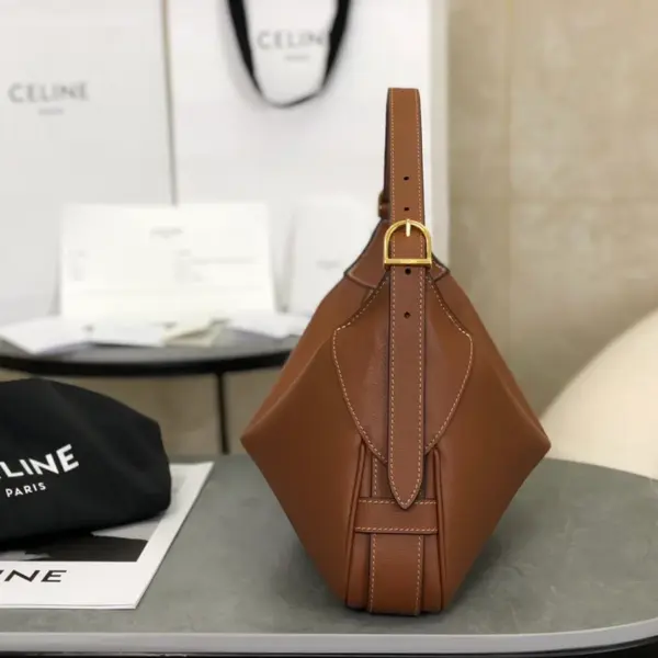 高仿CELINE-賽琳 經典牛皮革肩背包 - 翻毛皮襯裏設計-197443