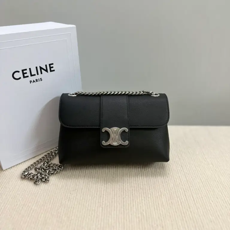 高仿CELINE-賽琳 經典牛皮革TRIOMPHE斜挎包-116593