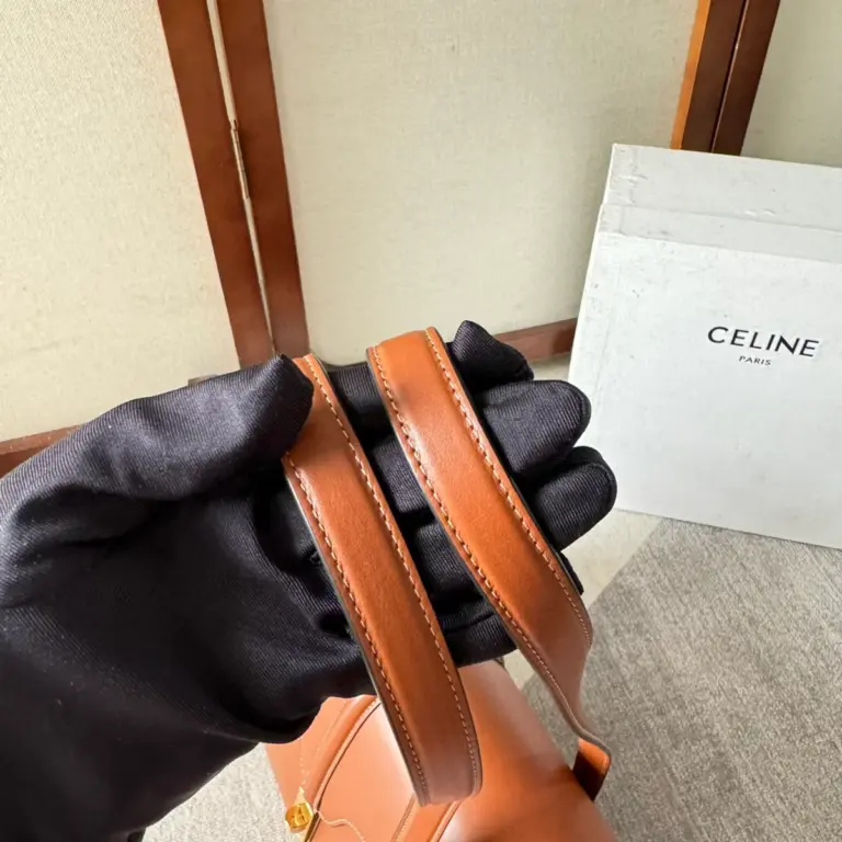 高仿CELINE-賽琳 經典金色鎖扣牛皮革手提包-195543
