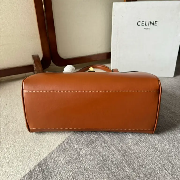 高仿CELINE-賽琳 經典金色鎖扣牛皮革手提包-195543