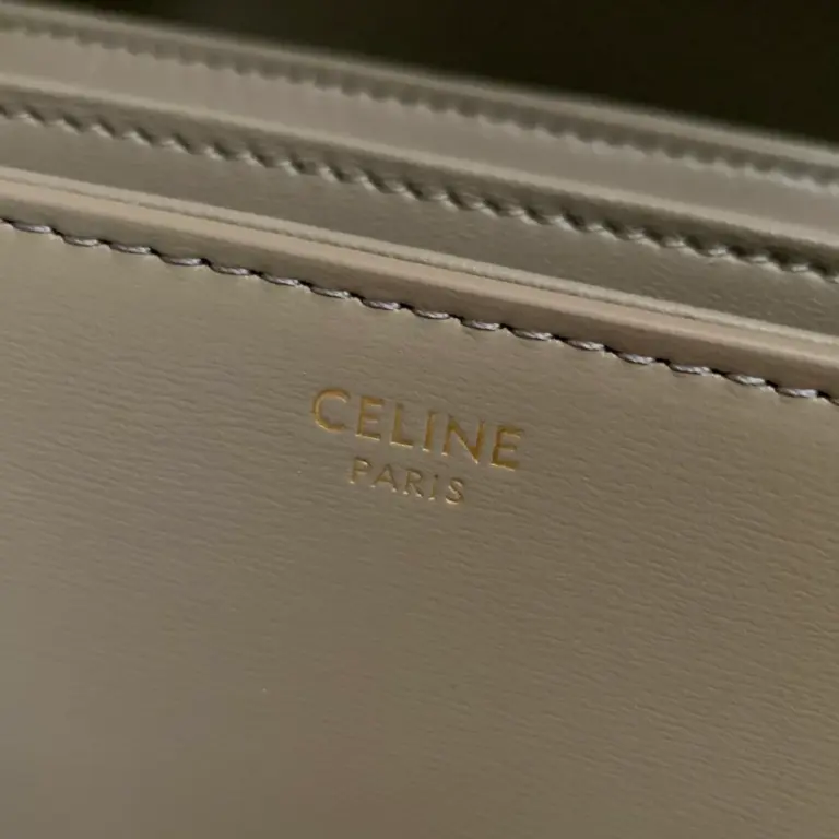 高仿CELINE-賽琳 經典TRIOMPHE鎖扣牛皮斜挎包-187363