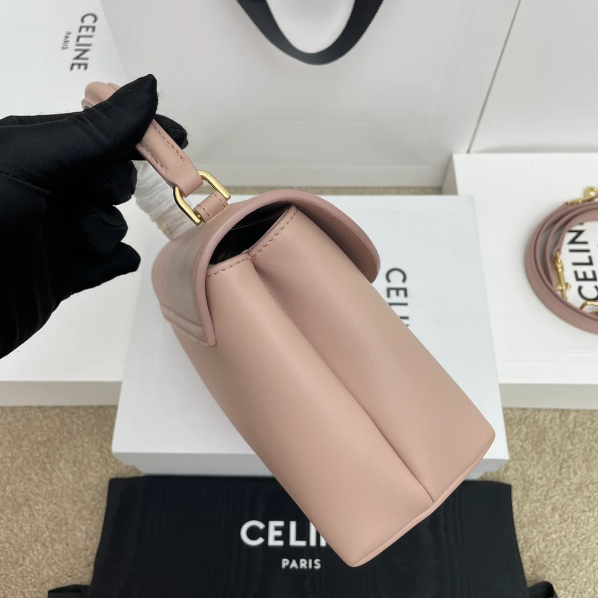高仿CELINE-賽琳 經典TRIOMPHE鎖扣牛皮手提斜挎包-118113 4 高仿CELINE-賽琳 經典TRIOMPHE鎖扣牛皮手提斜挎包-118113