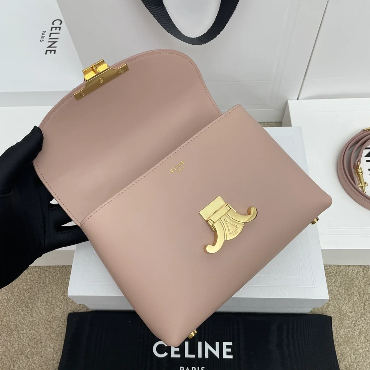 高仿CELINE-賽琳 經典TRIOMPHE鎖扣牛皮手提斜挎包-118113 8 高仿CELINE-賽琳 經典TRIOMPHE鎖扣牛皮手提斜挎包-118113