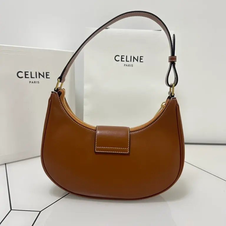 高仿CELINE-賽琳 金色牛皮革TRIOMPHE磁扣手提肩背包-114493