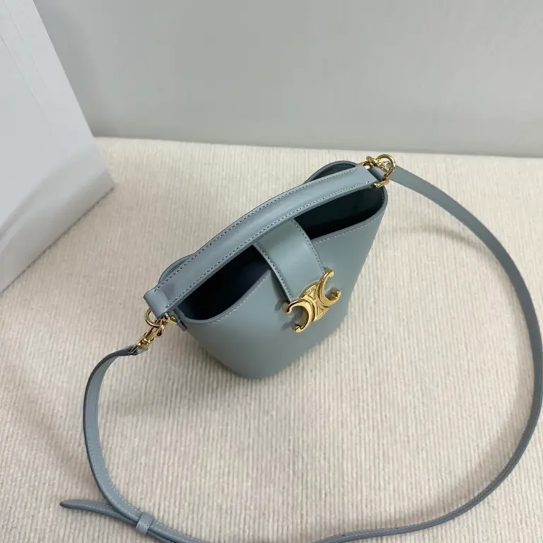 高仿CELINE-賽琳 經典TRIOMPHE磁扣迷你手袋 - 多功能便攜設計-10N473