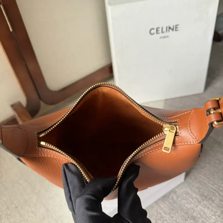 高仿CELINE-賽琳 多功能牛皮斜挎肩背包-117253