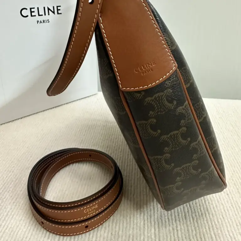 高仿CELINE-賽琳 多功能標誌印花牛皮包邊斜挎肩背包-117252