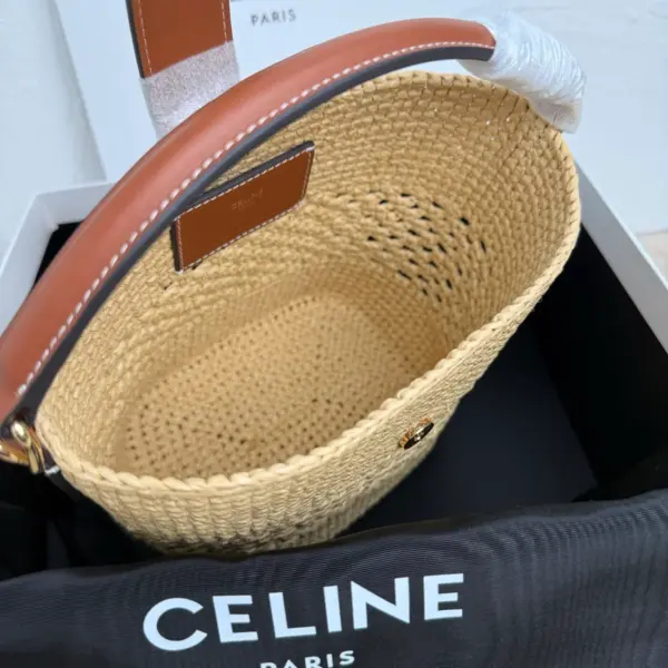 高仿CELINE-賽琳 TRIOMPHE磁扣牛皮革手提斜挎包-119742