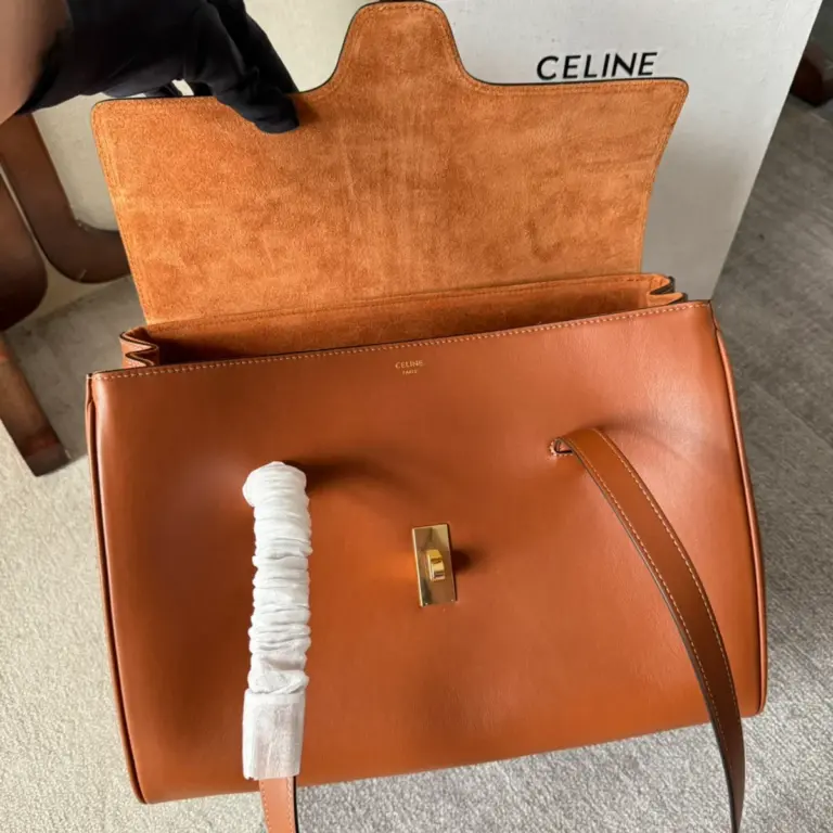 高仿CELINE-賽琳 經典金色鎖扣牛皮革手提包-195543