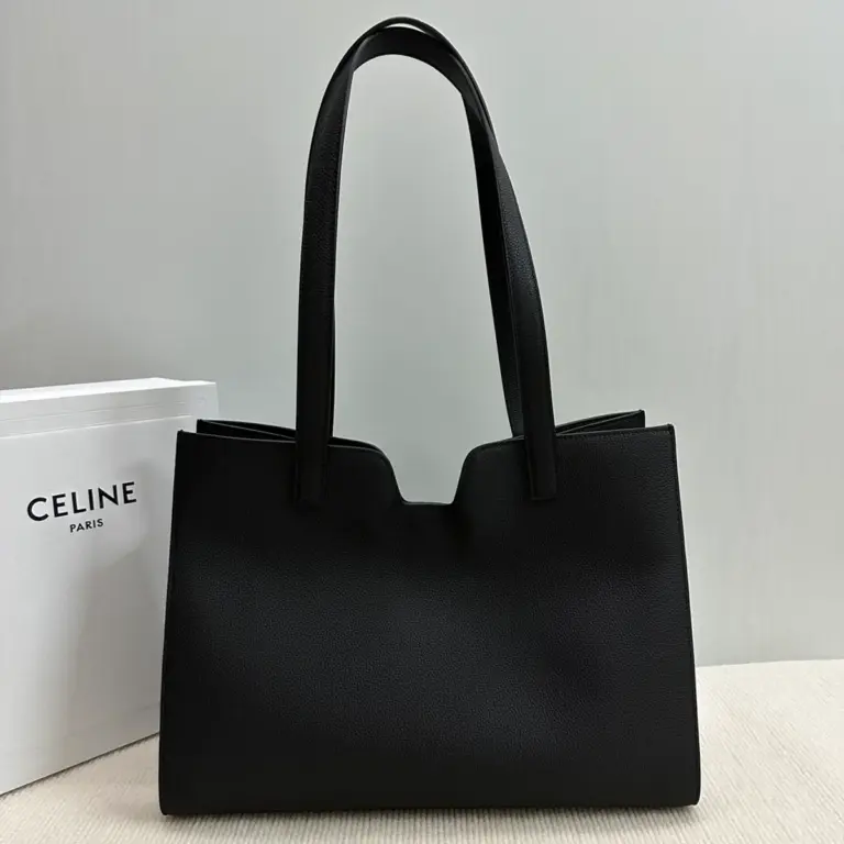 高仿CELINE-賽琳 CLOCHE CLÉS 牛皮革肩背包 - 金色飾面優雅設計-112583