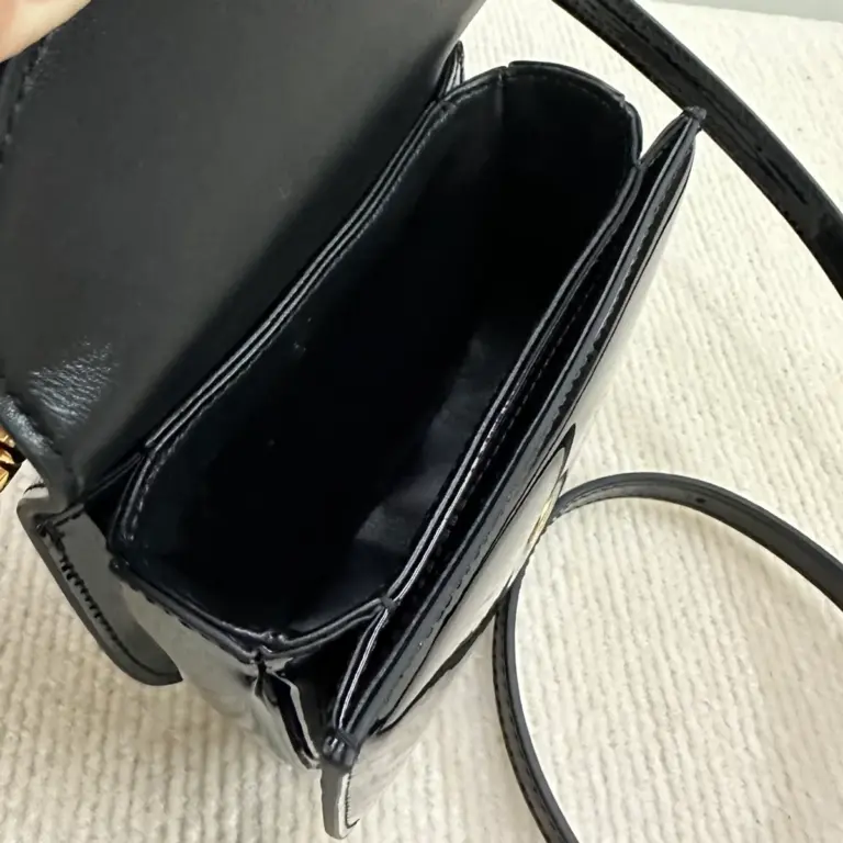 高仿CELINE-賽琳 經典迷你手袋 - 牛皮革優雅設計，多功能攜帶方式-10L063