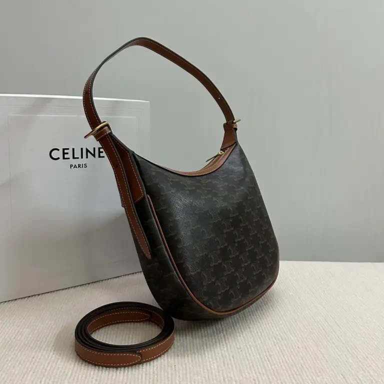 高仿CELINE-賽琳 多功能標誌印花牛皮包邊斜挎肩背包-117252