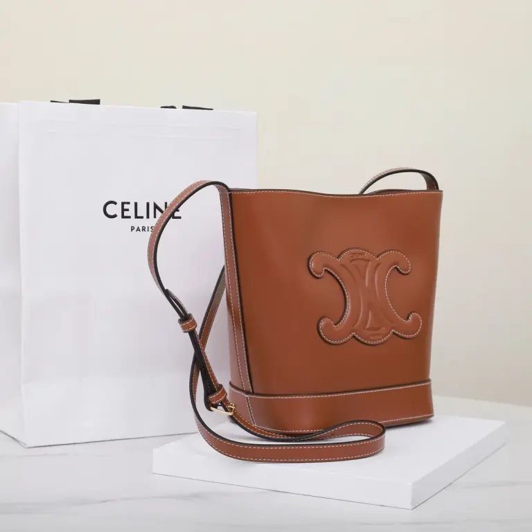 高仿CELINE-賽琳 復古牛皮革斜挎包 - 多功能便攜設計-113783